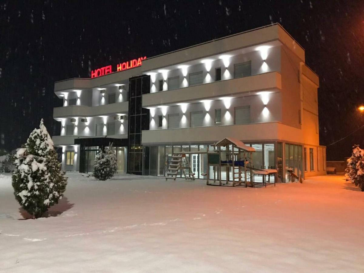 Hotel Holiday Koplik Kültér fotó