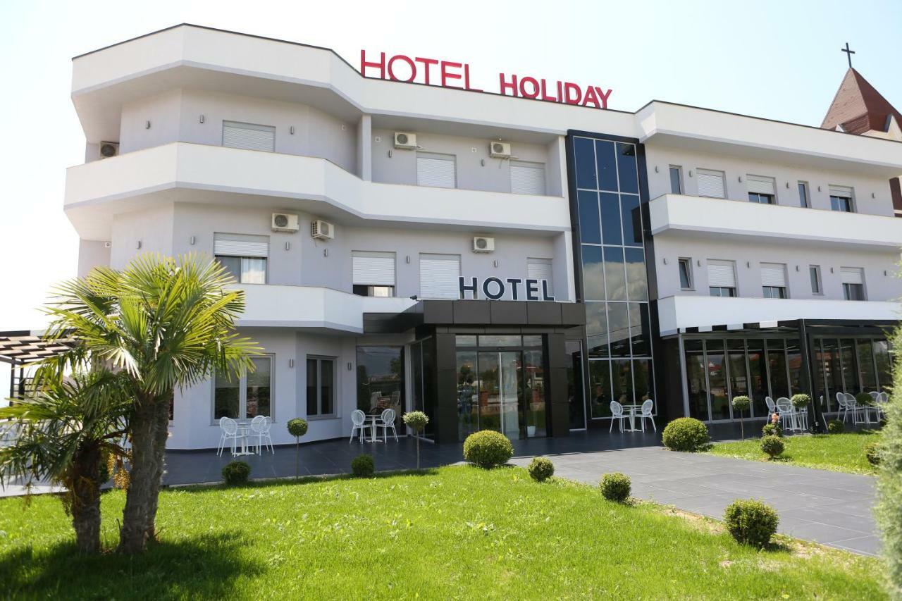 Hotel Holiday Koplik Kültér fotó