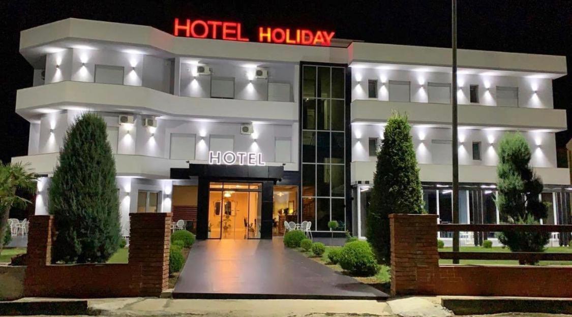 Hotel Holiday Koplik Kültér fotó