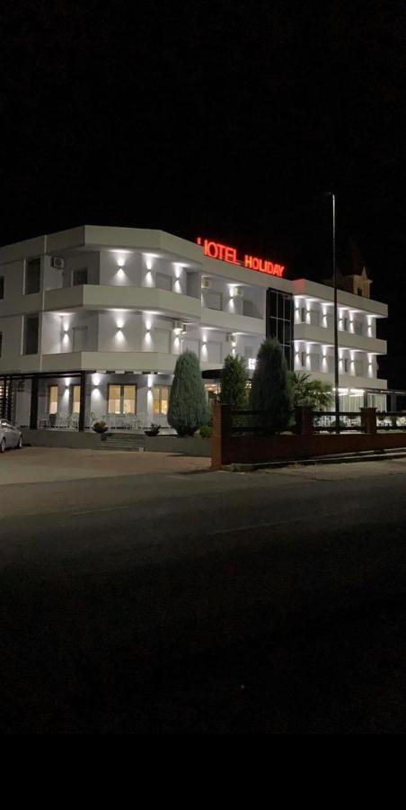 Hotel Holiday Koplik Kültér fotó